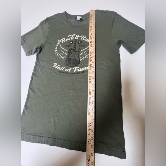 ROCK & ROLL HALL OF FAME GRAPHIC T-SHIRT
OLIVE GREEN W/ CREAM WRITING SIZE SMALL - Picture 4 of 9